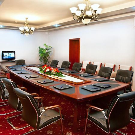 Goldman Empire Hotel Asztana Kültér fotó