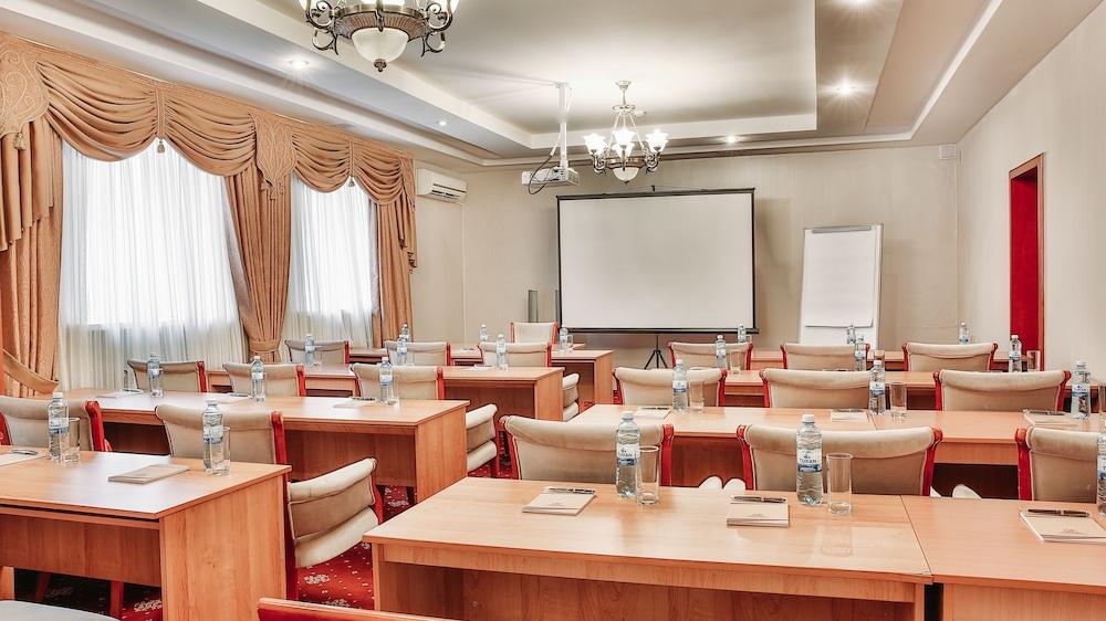 Goldman Empire Hotel Asztana Kültér fotó